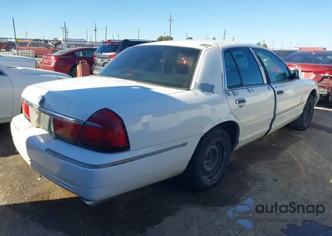 1998 Mercury Grand Marquis z USA, uszkodzony, nr VIN 2MEFM74W8WX601638